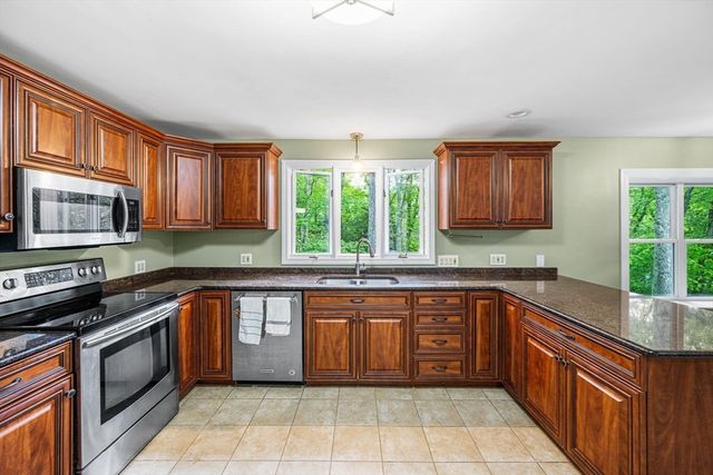 4 Skyview Dr, Walpole, MA 02081