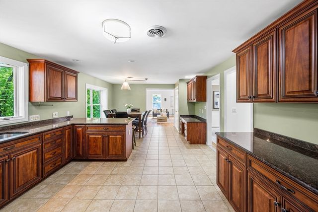 4 Skyview Dr, Walpole, MA 02081