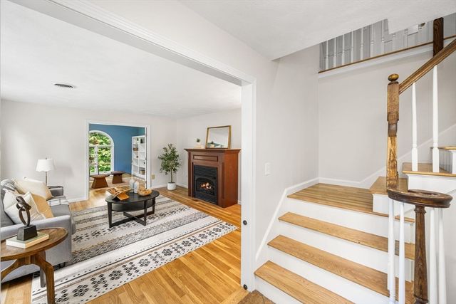 4 Skyview Dr, Walpole, MA 02081