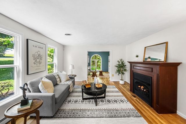 4 Skyview Dr, Walpole, MA 02081