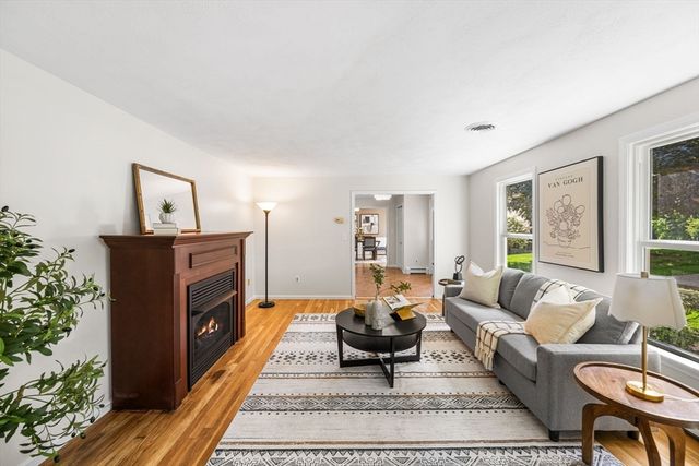 4 Skyview Dr, Walpole, MA 02081