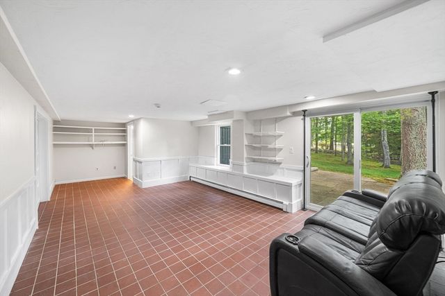 4 Skyview Dr, Walpole, MA 02081