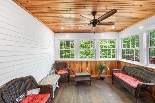 4 Skyview Dr, Walpole, MA 02081