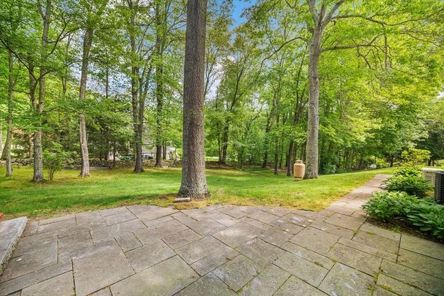 4 Skyview Dr, Walpole, MA 02081