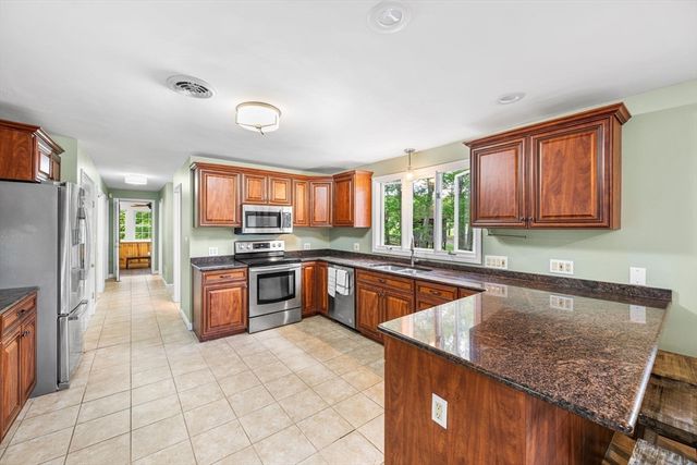 4 Skyview Dr, Walpole, MA 02081
