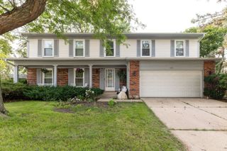 520 Highland Grove Drive, Buffalo Grove, IL 60089