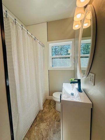 230 S Row Rd, Lunenburg, MA 01462