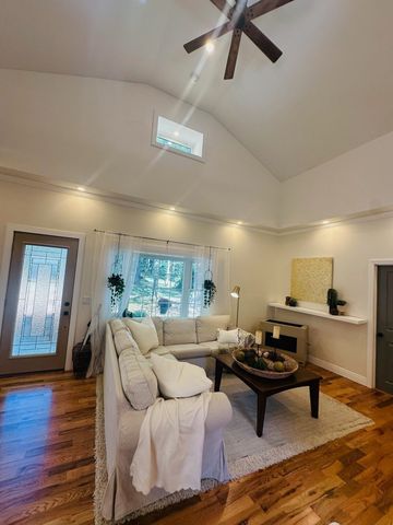 230 S Row Rd, Lunenburg, MA 01462