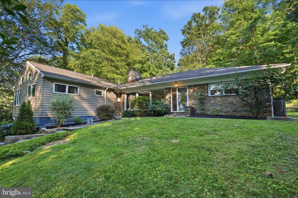 2115 WILLOW BROOK DR, Huntingdon Valley, PA 19006