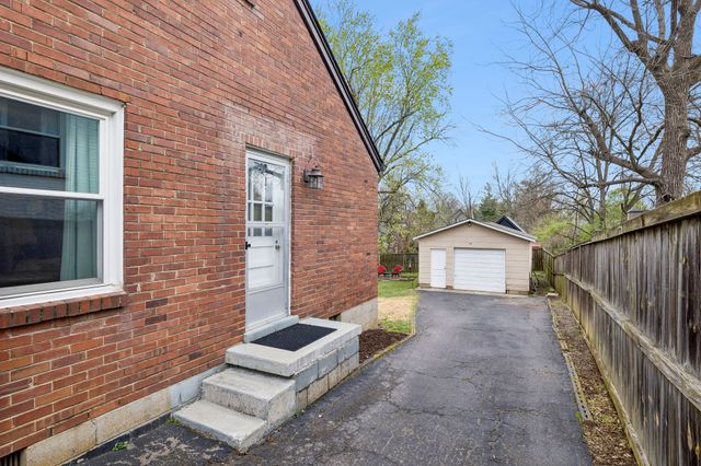 1007 Broadmoor Dr, Nashville, TN 37216