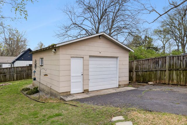 1007 Broadmoor Dr, Nashville, TN 37216