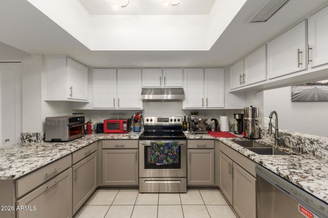 2707 E SHAW BUTTE Drive, Phoenix, AZ 85028