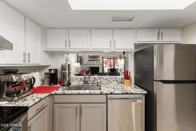 2707 E SHAW BUTTE Drive, Phoenix, AZ 85028