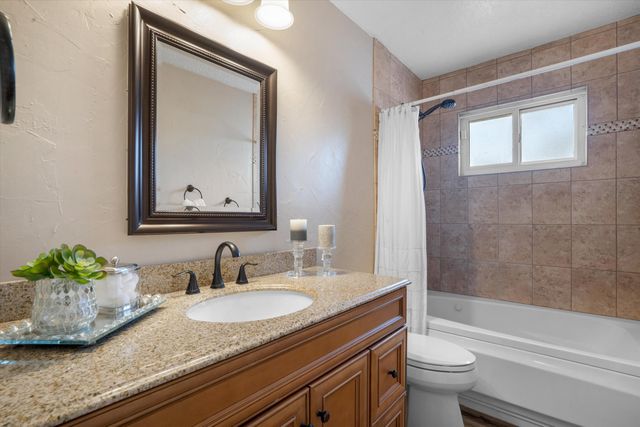 5217 Sooner Trail NW, Albuquerque, NM 87120