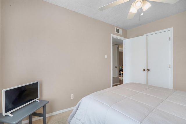 5217 Sooner Trail NW, Albuquerque, NM 87120