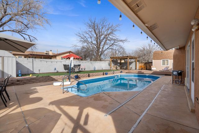 5217 Sooner Trail NW, Albuquerque, NM 87120