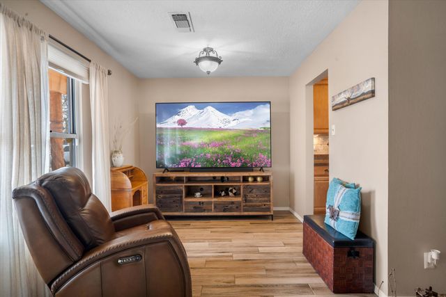 5217 Sooner Trail NW, Albuquerque, NM 87120