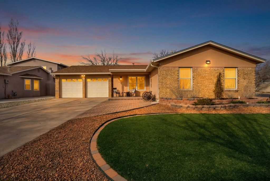 5217 Sooner Trail NW, Albuquerque, NM 87120