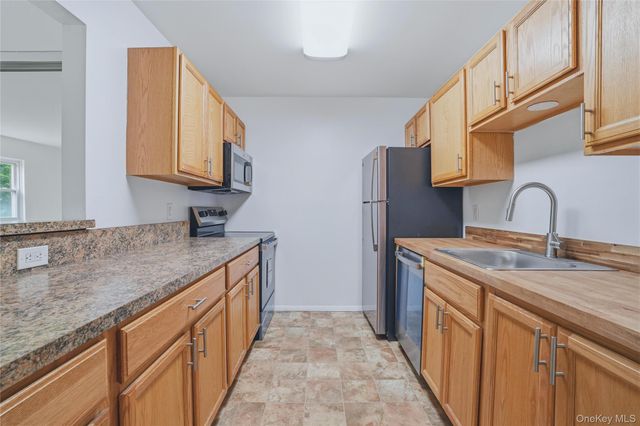 19 White Gate Road J, Wappingers Falls, NY 12590