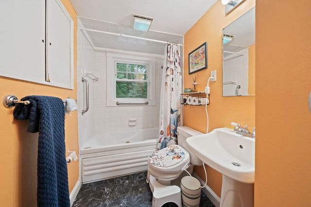 495 Thicket St, Weymouth, MA 02190