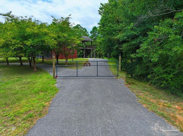 2099 Garcon Point Rd, Milton, FL 32583