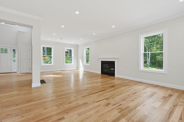 69 Denfield Rd, Charlton, MA 01507