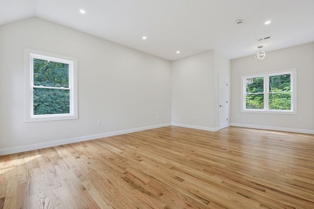 69 Denfield Rd, Charlton, MA 01507