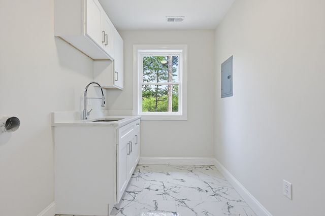69 Denfield Rd, Charlton, MA 01507