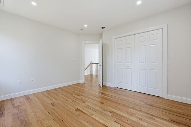 69 Denfield Rd, Charlton, MA 01507