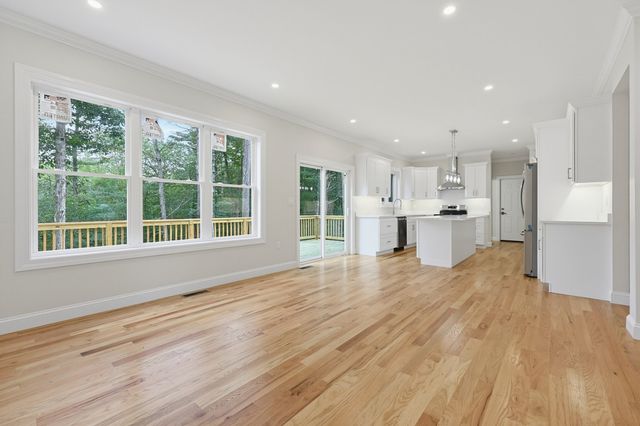 69 Denfield Rd, Charlton, MA 01507