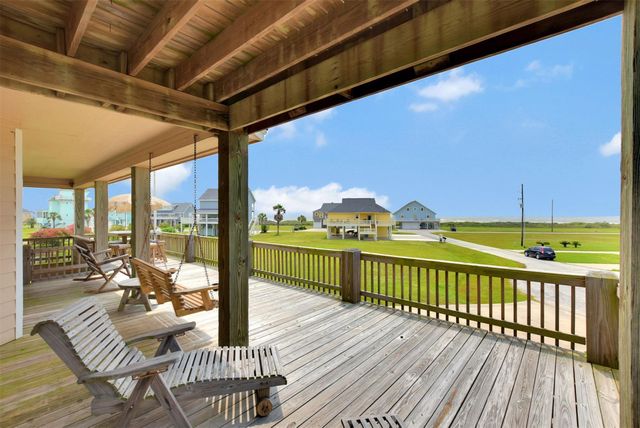 708 Kyndall Corner, Port Bolivar, TX 77650