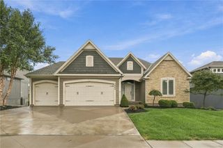 7485 NW Forest Lakes Drive, Parkville, MO 64152