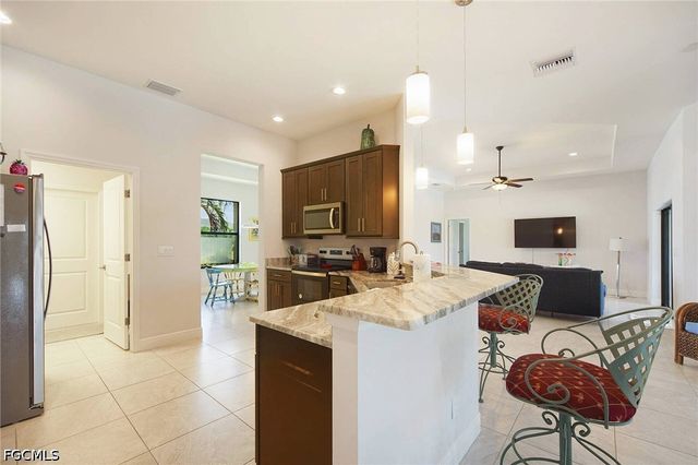 2712 SW 4th PL, Cape Coral, FL 33914
