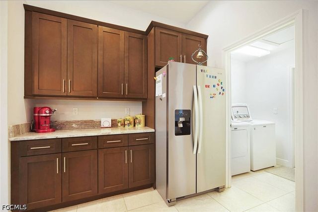 2712 SW 4th PL, Cape Coral, FL 33914