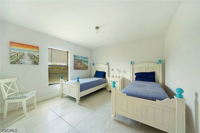 2712 SW 4th PL, Cape Coral, FL 33914