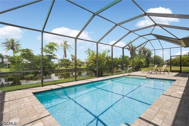 2712 SW 4th PL, Cape Coral, FL 33914
