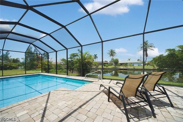 2712 SW 4th PL, Cape Coral, FL 33914