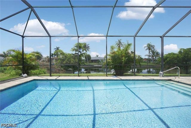 2712 SW 4th PL, Cape Coral, FL 33914