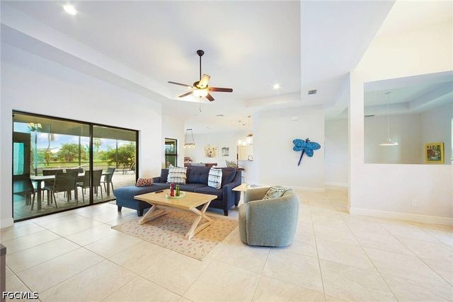2712 SW 4th PL, Cape Coral, FL 33914