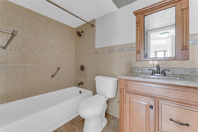 8280 Sunrise Lakes Blvd 301, Sunrise, FL 33322