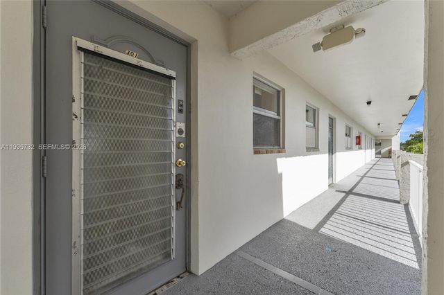 8280 Sunrise Lakes Blvd 301, Sunrise, FL 33322