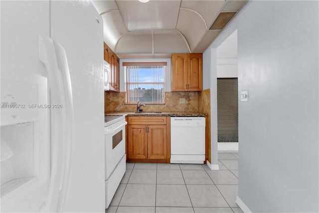 8280 Sunrise Lakes Blvd 301, Sunrise, FL 33322