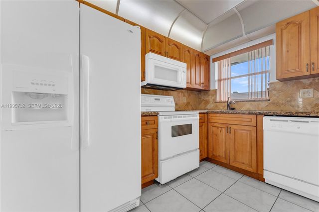 8280 Sunrise Lakes Blvd 301, Sunrise, FL 33322