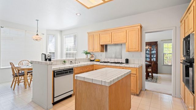 3245 Winged Foot Dr, Fairfield, CA 94534