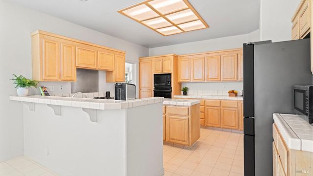 3245 Winged Foot Dr, Fairfield, CA 94534