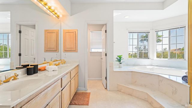 3245 Winged Foot Dr, Fairfield, CA 94534
