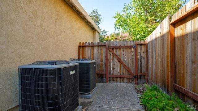 3245 Winged Foot Dr, Fairfield, CA 94534