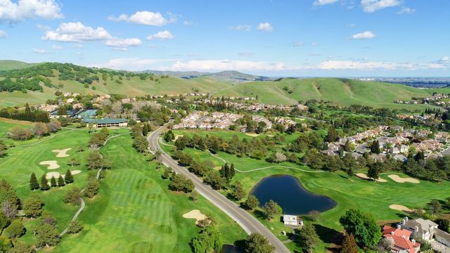 3245 Winged Foot Dr, Fairfield, CA 94534