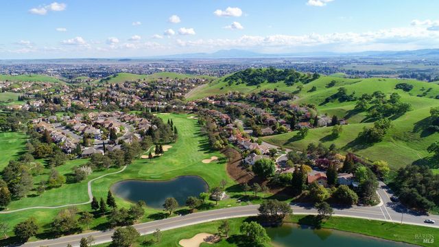 3245 Winged Foot Dr, Fairfield, CA 94534