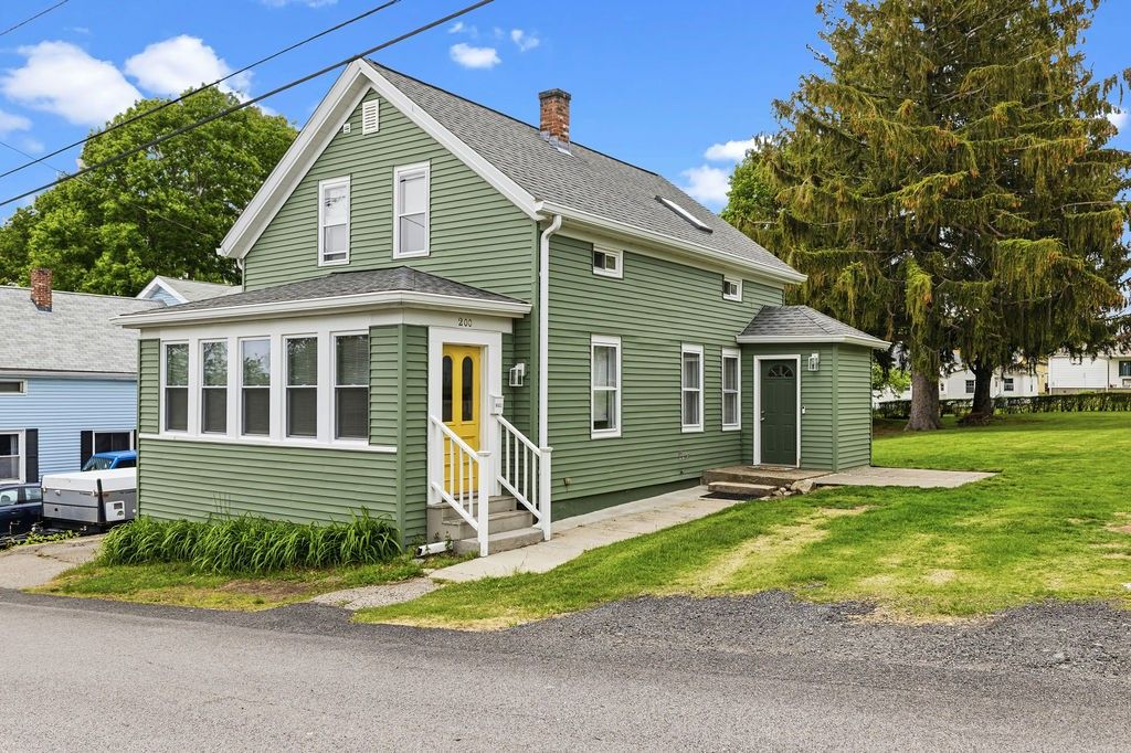 200 Judson Street, Tiverton, RI 02878